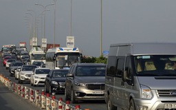 Báo động tai nạn trên đường cao tốc : Vừa thông xe đã 'thấp tốc'