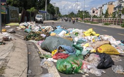 Nhếch nhác rác tràn lan trên đường