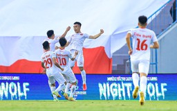 Nóng ở đầu và đáy bảng V-League