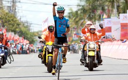 Giải xe đạp truyền hình TP.HCM: Nguyễn Hoàng Sang một mình về đích