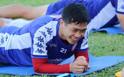 Đang dưỡng thương, Công Phượng bất ngờ nhận cú đúp giải thưởng ở V-League