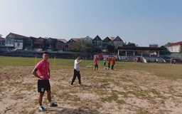 CLB Hồng Lĩnh Hà Tĩnh phải tập trên ‘sân ruộng’ trước trận gặp HAGL