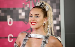 Mẹ đỡ đầu tài năng của 'ngựa chứng' Miley Cyrus