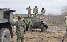 Canada đưa 200 cố vấn huấn luyện binh sĩ Ukraine
