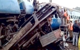 Ấn Độ: Tàu lửa trật đường ray, 23 người chết