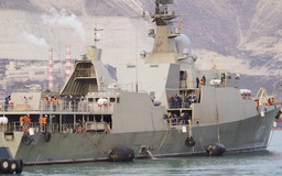 Xem chiến hạm Gepard Việt Nam lai dắt sang nơi đậu mới ở Biển Đen