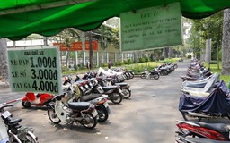 Gửi xe ở trung tâm Sài Gòn bị cạy cốp lấy tài sản: Chỉ biết 'khóc ròng'