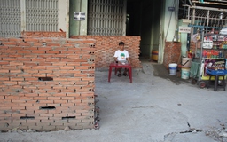 Nâng đường, nhà dân biến thành hầm: Đường Kinh Dương Vương được hạ xuống 25cm