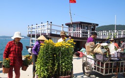 30 Tết trên chuyến tàu chợ cuối cùng năm Mậu Tuất ra Cù Lao Chàm