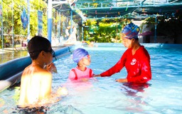 Dạy bơi miễn phí cho trẻ em có hoàn cảnh khó khăn
