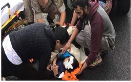 Sinh viên đạo Sikh tháo khăn trùm đầu để cứu một em bé
