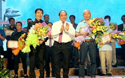 Thủ tướng Nguyễn Xuân Phúc dự chương trình nghệ thuật 'Những đóa hoa bất tử'