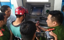 Bắt 3 người Trung Quốc làm giả thẻ ATM để chiếm đoạt tiền