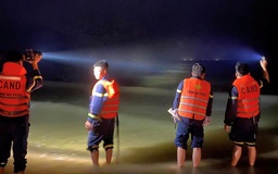 Lật thuyền thúng ở biển Cửa Lò, 2 người mất tích