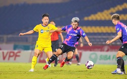 HLV Phùng Thanh Phương quá vui khi Sài Gòn FC thắng SLNA