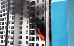 TP.HCM: Cháy chung cư, người dân hoảng loạn tháo chạy