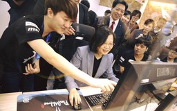 Lãnh đạo Đài Loan đến chơi game cùng các tuyển thủ eSports