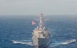 Tàu chiến Mỹ xuyên qua khu vực 12 hải lý quanh đảo Trung Quốc xây phi pháp ra sao?