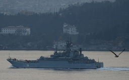 Lính Nga mang tên lửa vác vai trên tàu đi qua lãnh hải Thổ Nhĩ Kỳ