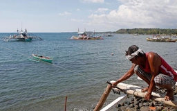Ngoại trưởng Philippines yêu cầu Trung Quốc công nhận phán quyết Biển Đông