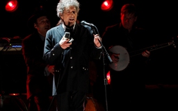 ‘Khinh khỉnh’ giải Nobel văn chương, Bob Dylan có thể mất 900.000 USD