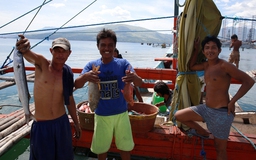 Ngư dân Philippines chỉ được đánh bắt ngoài rìa bãi cạn Scarborough