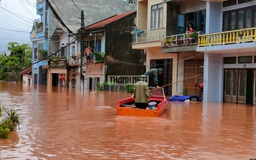 Quảng Ninh: Nước lũ 'tấn công', nhà dân bị cô lập, giao thông chia cắt