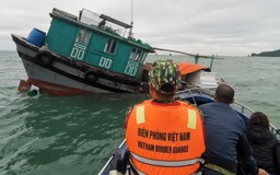 Quảng Ninh: Cứu sống vợ chồng ngư dân gặp nạn trên biển Cô Tô