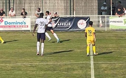 Pau FC thua Toulouse 0-2, Quang Hải bị đeo bám bởi cầu thủ có chiều cao khủng