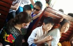 Chen lấn 'bẹp ruột' trên tàu hỏa về Hà Nội