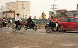 Bẫy nguy hiểm trên 'đường cong mềm mại' của Thủ đô