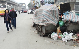 Dân chặn xe chở rác vào bãi Nam Sơn, rác ùn ứ ở nội thành Hà Nội