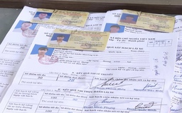 Khởi tố nhóm thanh niên bán hàng ngàn bằng lái xe giả, thu bất chính hàng tỉ đồng