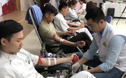 Hàng ngàn thầy thuốc hiến máu cứu người bệnh