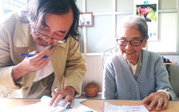 Cụ bà 89 tuổi bắt xe ôm gửi chút tiền tiết kiệm cho người dân vùng lũ