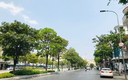 Tiếp tục cấm dừng, đỗ xe trên đường đi bộ Nguyễn Huệ