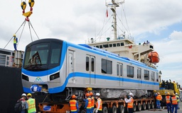 Thêm 2 tàu metro chuẩn bị cập cảng, TP.HCM tiếp tục tăng tốc ga Bến Thành