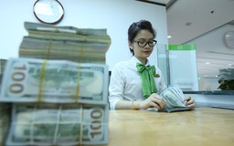 Giá USD ngày 17.12: Tăng nhẹ cả trong lẫn ngoài nước