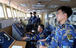Tàu hộ vệ tên lửa Việt Nam cập cảng Thái Lan