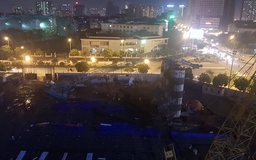 Cần cẩu thi công gẫy gập trong đêm tại Hà Nội