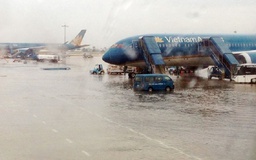 Hàng chục chuyến bay đến Hải Phòng phải hoãn, huỷ do bão Mulan