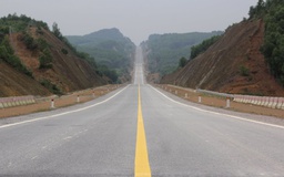 Vì sao cao tốc Cam Lộ - La Sơn dài gần 100 km không có trạm dừng nghỉ?