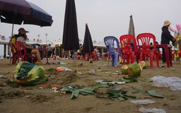 Thanh Hóa: Bãi tắm Hải Tiến ngập rác trong dịp nghỉ lễ 30.4 - 1.5