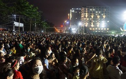 Hàng vạn người về Sầm Sơn dự lễ khai mạc mùa du lịch