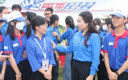 Bí thư T.Ư Đoàn Nguyễn Phạm Duy Trang thăm thanh niên tình nguyện hỗ trợ thi THPT