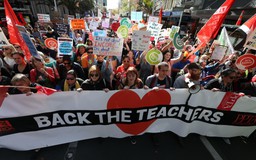 Giáo viên nghỉ dạy, xuống đường biểu tình rầm rộ ở New Zealand
