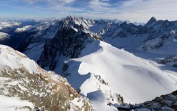 Nhóm điệp viên Nga bị nghi ẩn náu trên dãy Alps