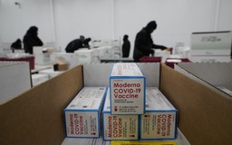 Mỹ bắt dược sĩ phá hoại hàng trăm liều vắc xin Covid-19
