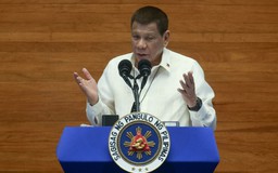 Tổng thống Philippines khuyên trẻ em 'dán mắt vào ti vi' ở nhà để phòng tránh Covid-19