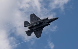 F-35B Mỹ diễn tập trên tàu đổ bộ tấn công tại vùng biển Philippines